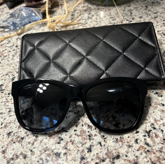Authentic Chanel sunglasses with case - Picture 1 of 7
